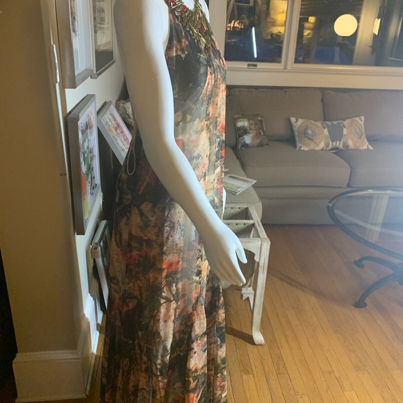 Alice + Olivia gorgeous gown. Unique beading at the top. The colors are fab! Am - Picture 9 of 15